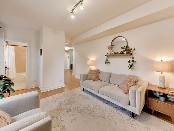 3rd image of 4636 N Albany Ave APT 2