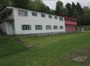 12 Kanawha Ave #2, Clendenin, WV 05045