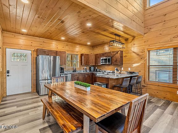 5th image of 2832 Sequoia Rd