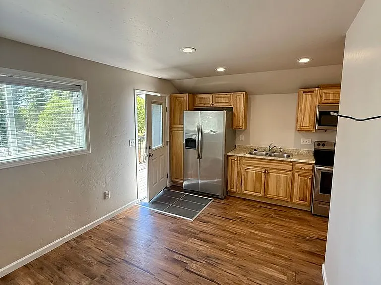 1104 Kane St — Photo 2