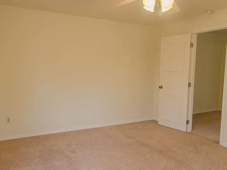 23954 SE 42nd Pl — Photo 12