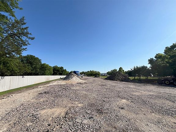 3rd image of 6007 Brookfield Dr