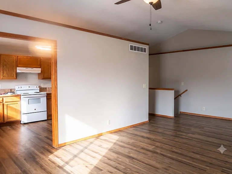 123 N Florence St — Photo 4