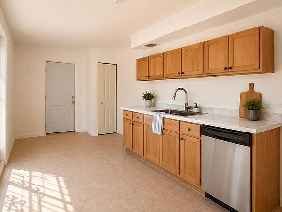 4th image of 301 Clark St