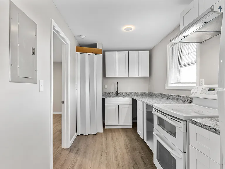396 Rawson St SW #7 — Photo 6