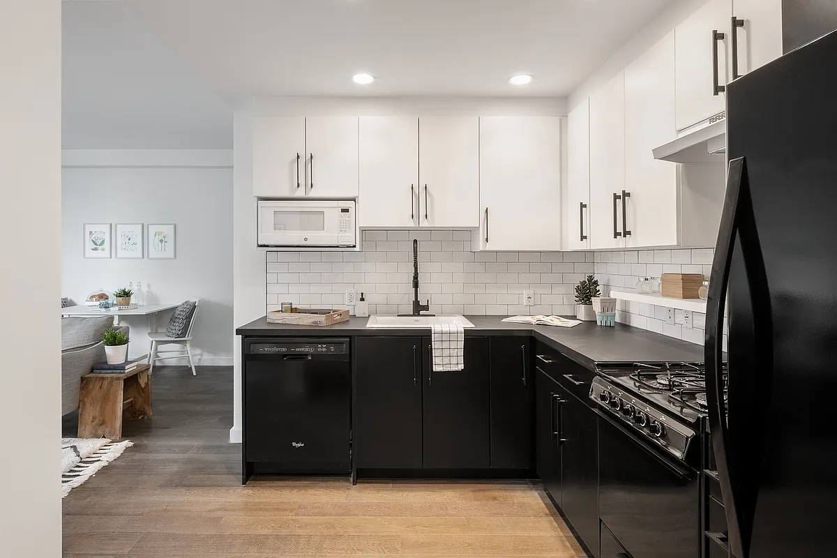 Building Photo - 1626 Madison St #4K
