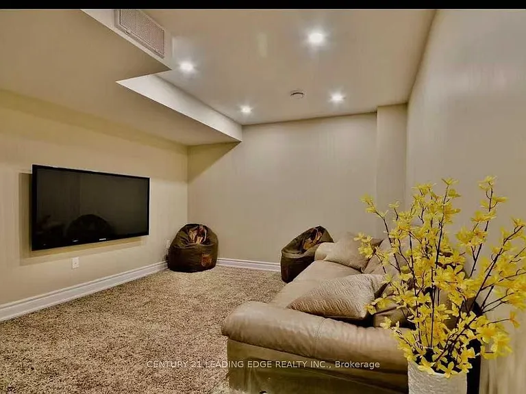 129 Bernard Ave #BASEMENT — Photo 7