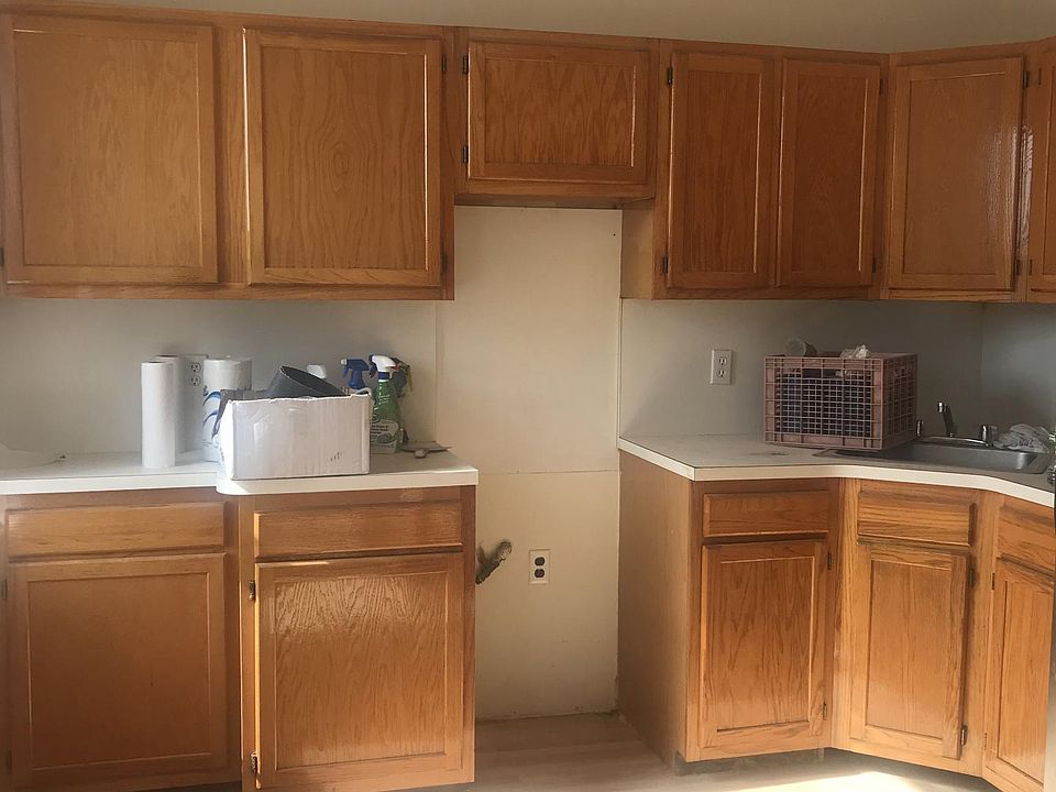 1st image of 1690 E 14th St #D2