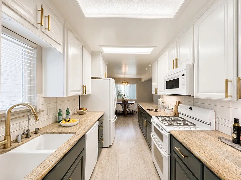 2019 Debbie Ln — Photo 2