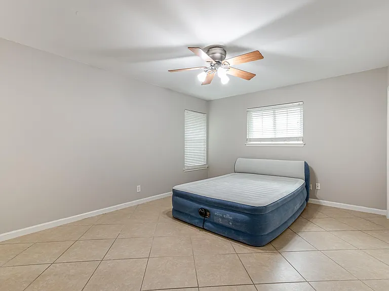555 Patricia Dr — Photo 14