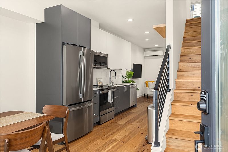 3rd image of 4515 Sunnyside Avenue N #B