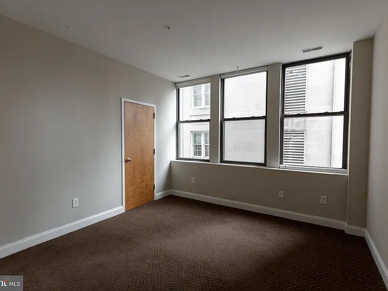 220-2 S 16th St #402 — Photo 29