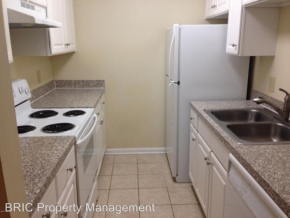 1st image of 3550 Sable Palm Ln Unit O