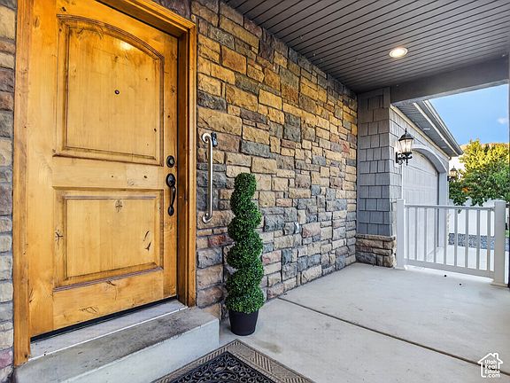 3rd image of 2538 S Cimmaron Dr E