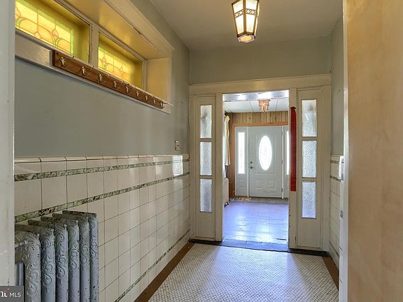 5th image of 332 E Walnut St