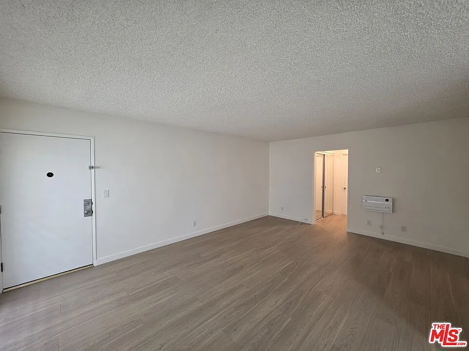 Building Photo - 10815 Rose Ave #2