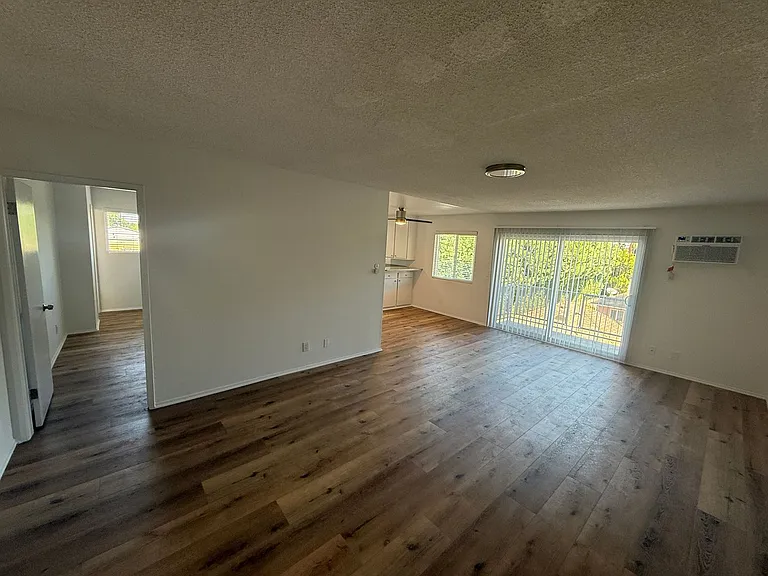 20317 Saticoy St — Photo 15