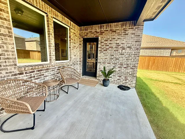 3 bed, 2.5 bath, 2191 sqft, $2,550 — Photo 2