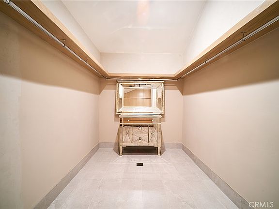 4th image of 1119 Crestview Dr #B