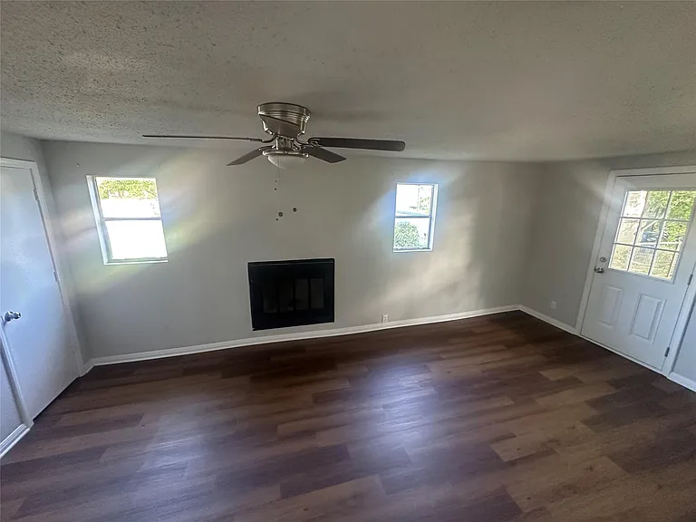 2908 Binyon St — Photo 3