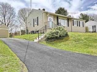 17 Charlton Rd, Harrisburg, PA 17112