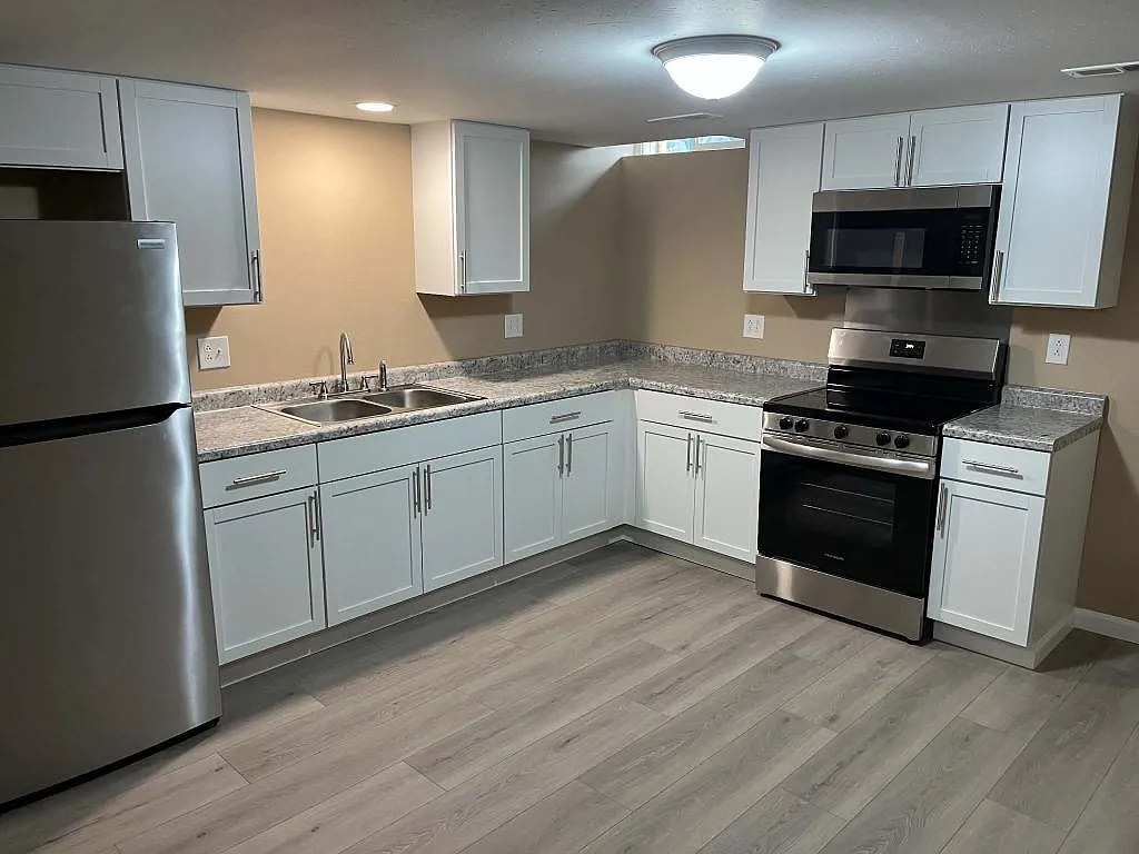 9608 Holy Cross Ln — Photo 3