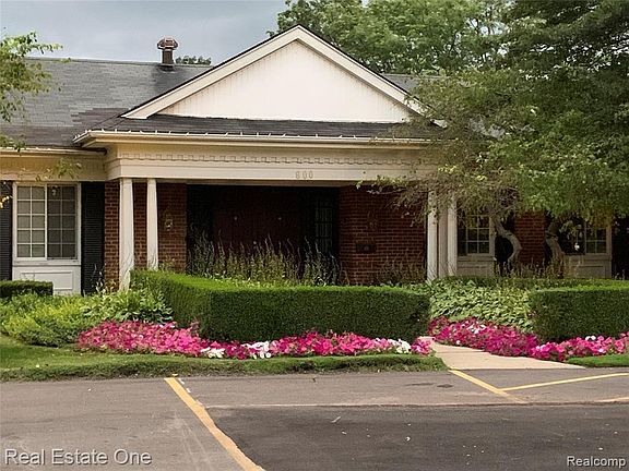 3rd image of 646 E Fox Hills Dr