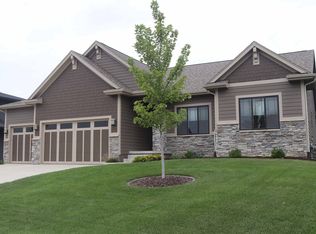 14305 Oakwood Dr, Urbandale, IA 50323