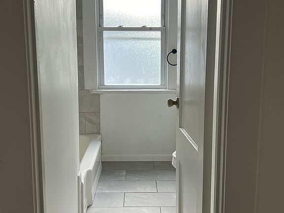 3rd image of 191 Willard St Floor 2