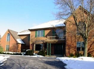 5637 Oakwood Cir, Long Grove, IL 60047