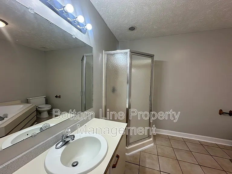 942 Stewarts Creek Dr #8 — Photo 12