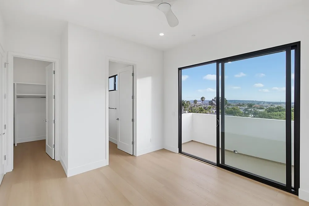 2 bed, 900 sqft, $3,033 — Photo 4