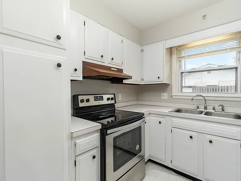 3230 Pasadena Pl — Photo 8