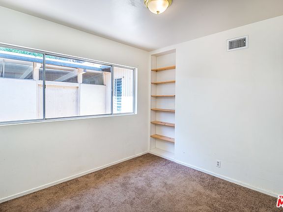 5th image of 3694 Fair Oaks Ave