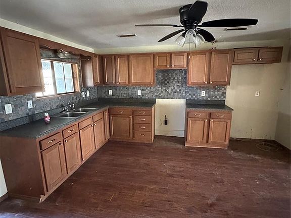 4th image of 255 W Reed Ave