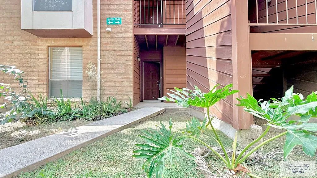 2 bed, 2.0 bath, 1169 sqft, $2,000 — Photo 1