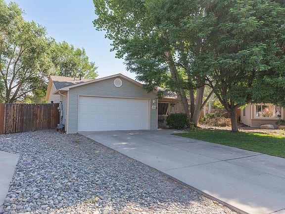 2nd image of 222 S Park Ct