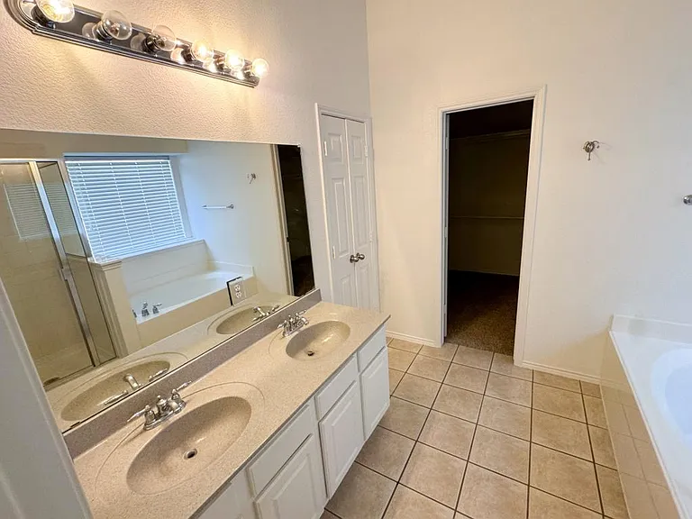 6416 Meadowcrest Ln — Photo 20