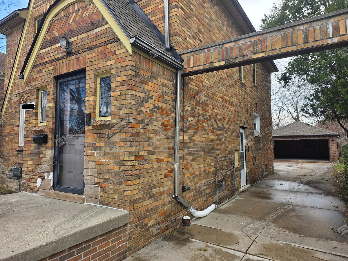 Building Photo - 15524 Winthrop St