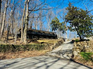 2 Rovan Cir, Johnson City, TN 37601