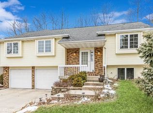 1949 Meadow Ridge Ln, Iowa City, IA 52245