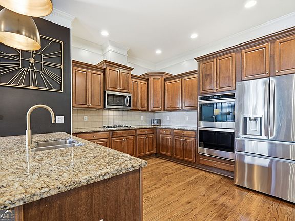 4th image of 151 W Ridge Way