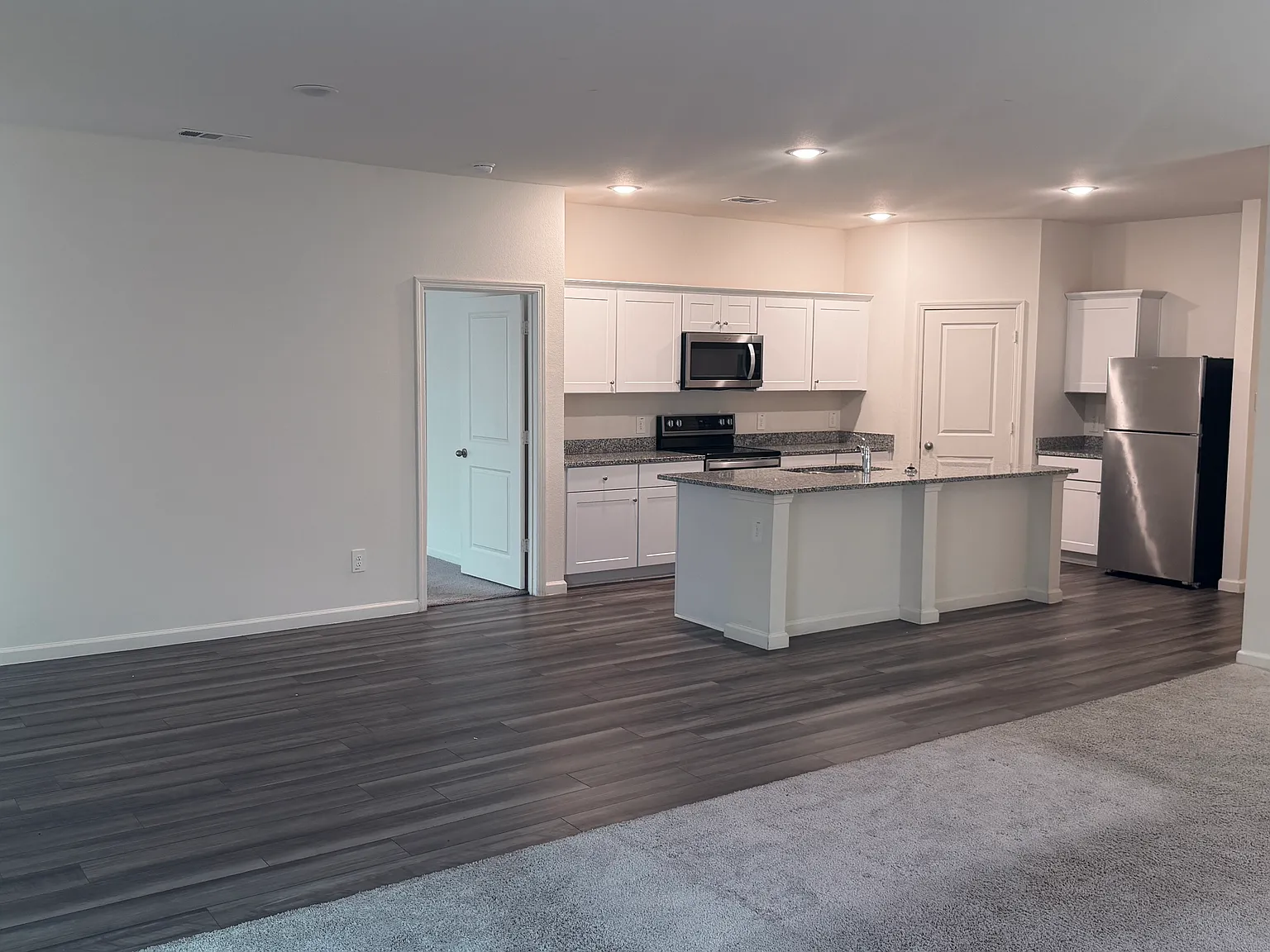 4 bed, 1850 sqft, $2,695 — Photo 2