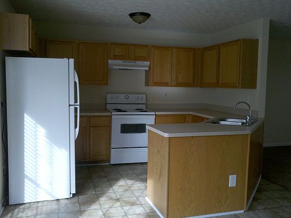 http://www.propertyboss.net/CustomerImages/EXCALIBR_92531/media/Properties/462%20Old%20Tree%20Dr%20-%20G1138%20(EHA1)/zsmall_D.jpg