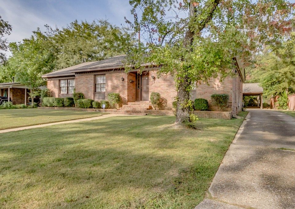 1st image of 9 Parkwood Cir