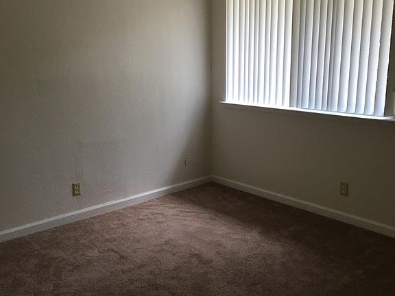 5th image of 669 Bellflower Ave APT 5