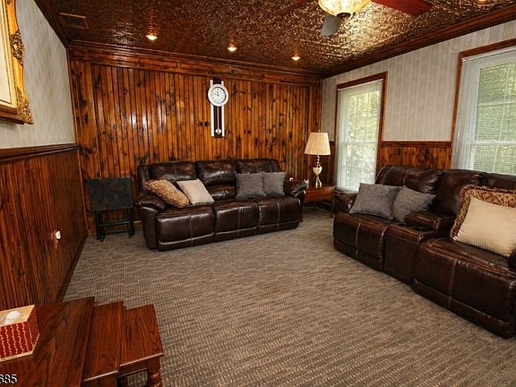 4th image of 90 Emmans Rd