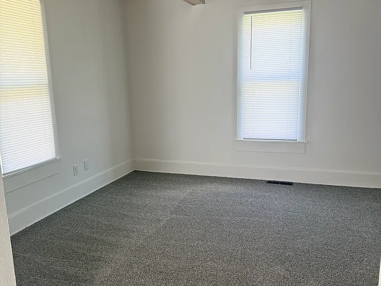 621 Hackett St — Photo 9