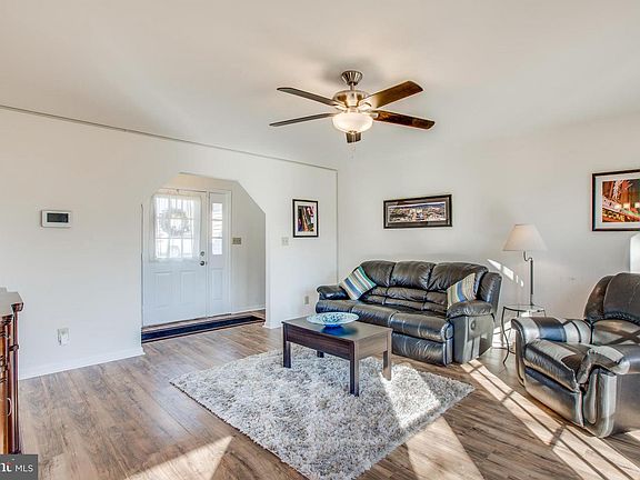 4th image of 210 Gerber Dr