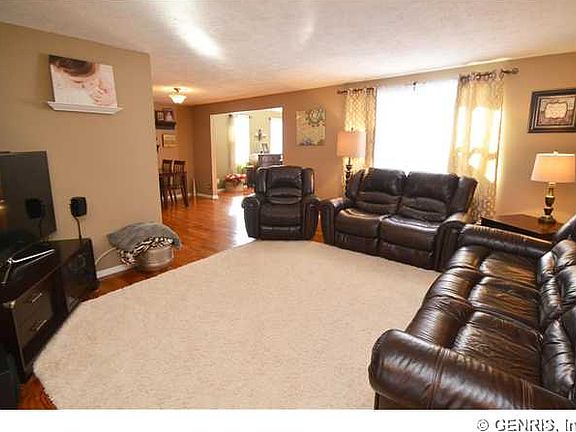 4th image of 13 Watchman Ct
